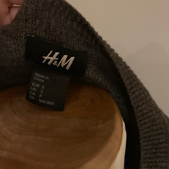 H&M Sweater - Picture 3 of 3